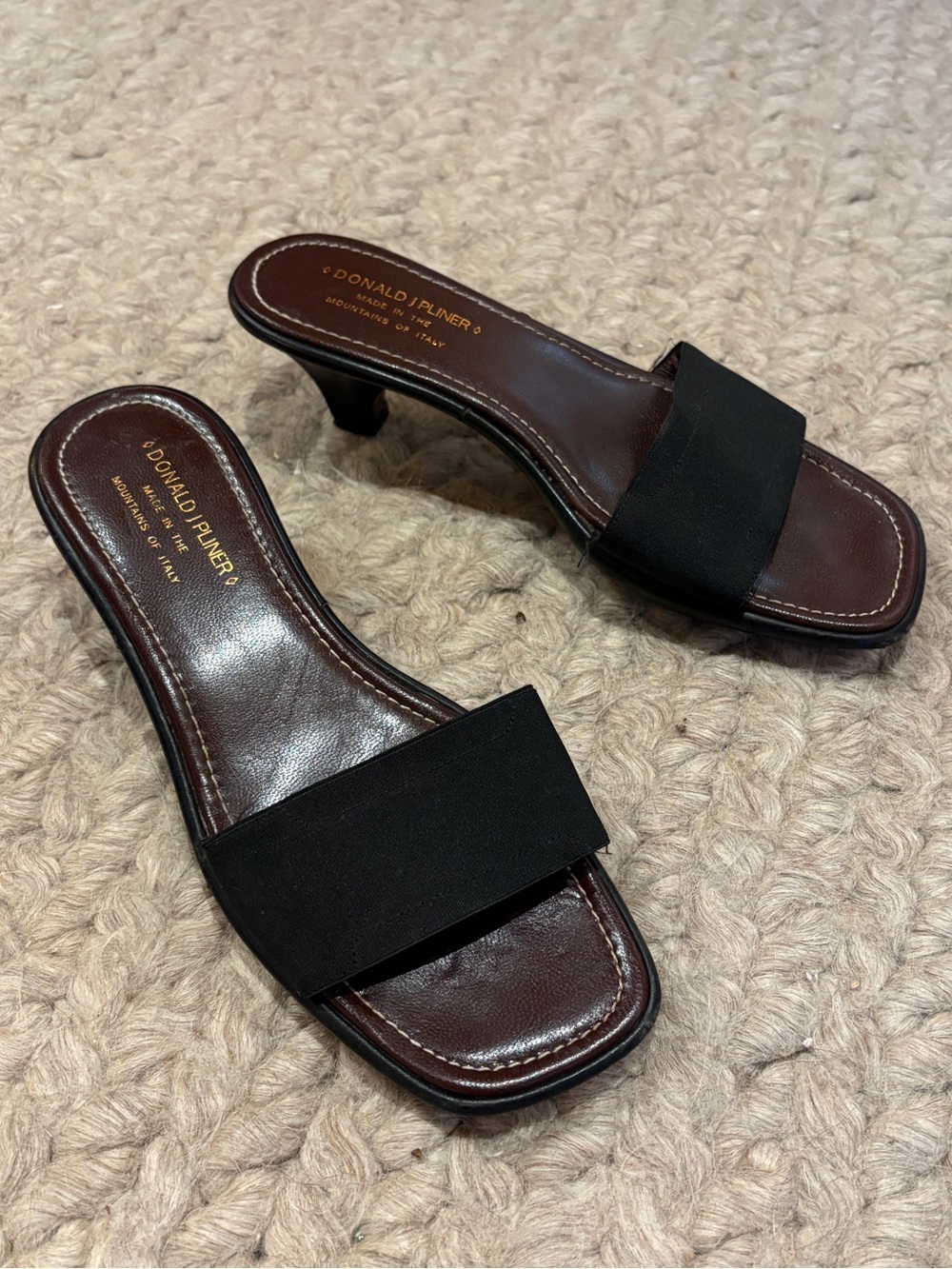 Donald Pliner kitten heel